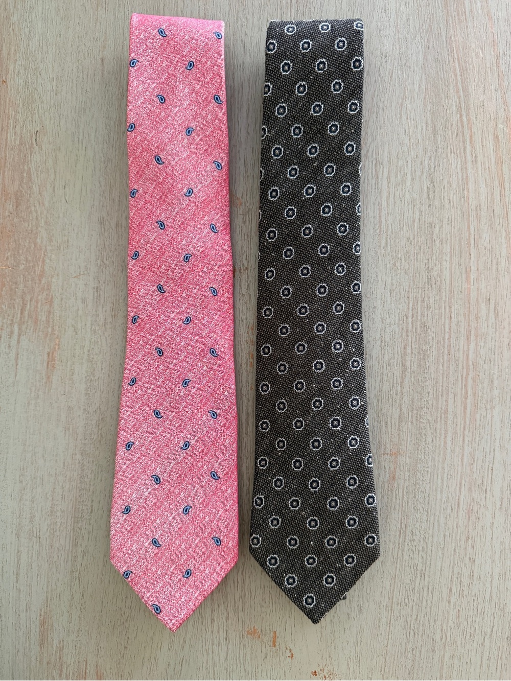 Suitsupply Lot Of 2 Ties Red Paisley Shot Silk Gray Medallion Silk Blend 3”